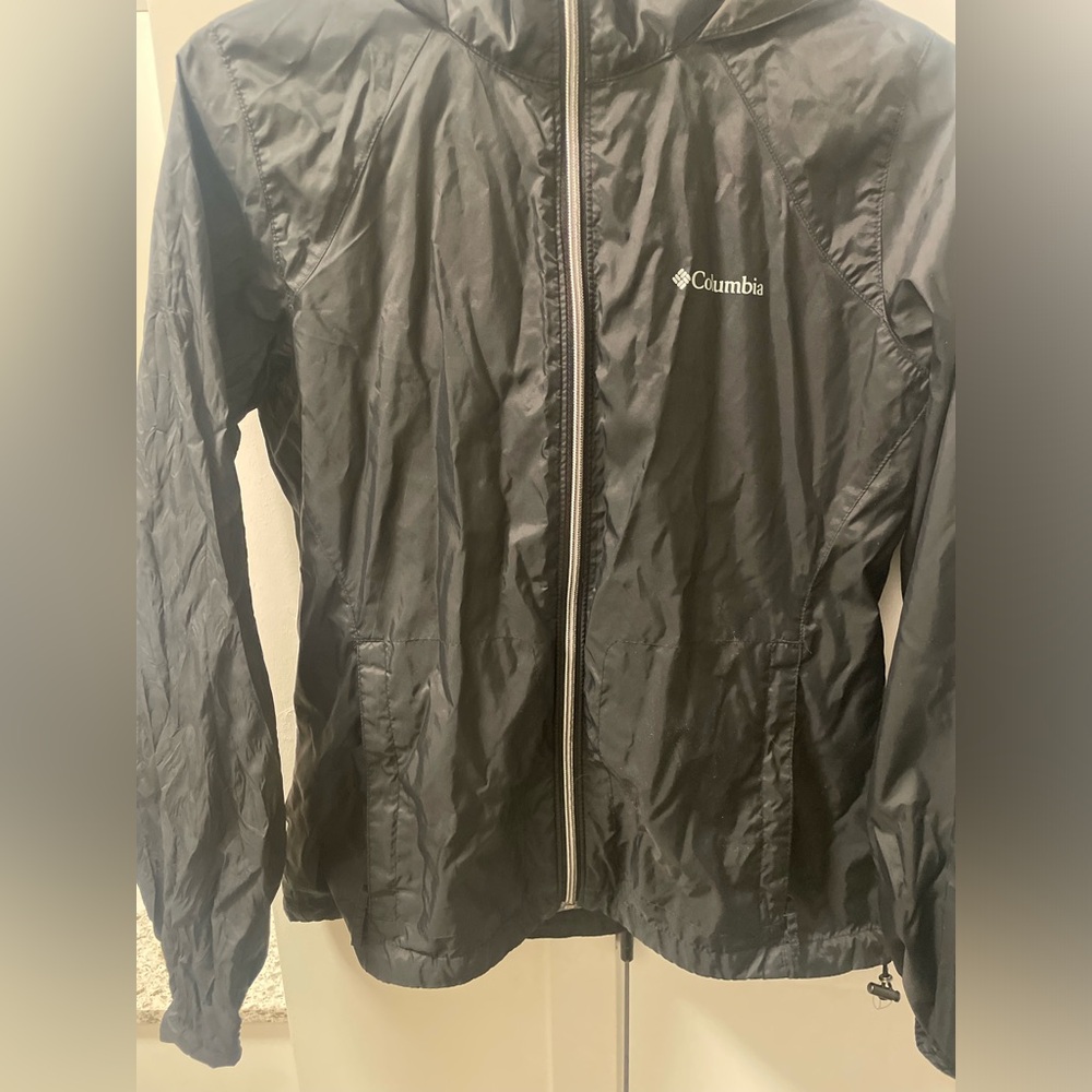 Columbia wind breaker